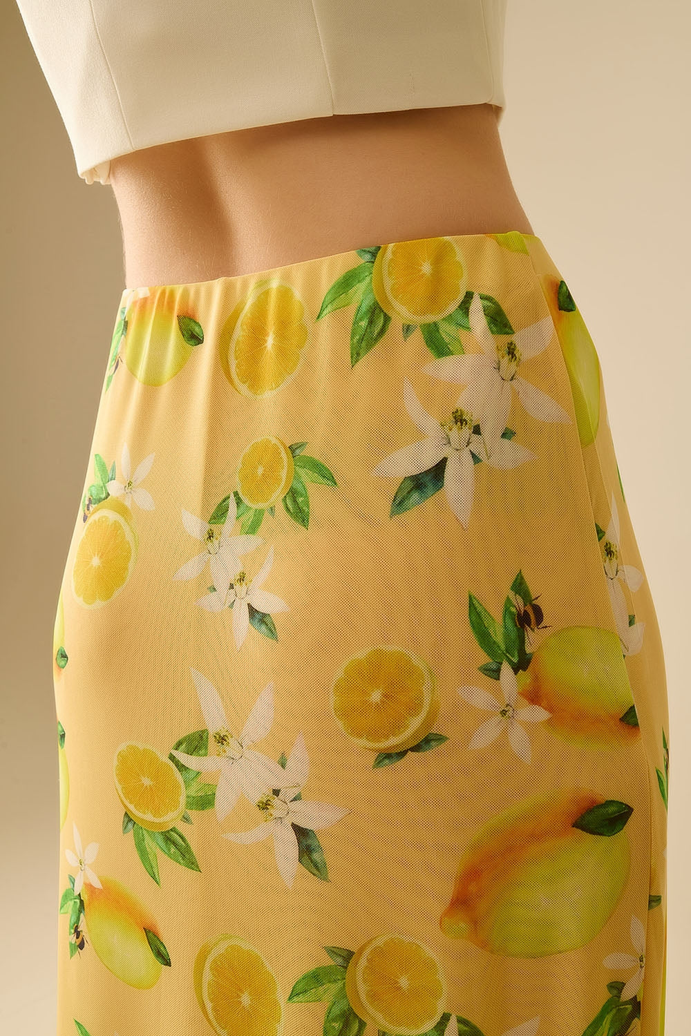 Amarillo Falda midi ajustada con estampado de limón en tejido de malla Q2