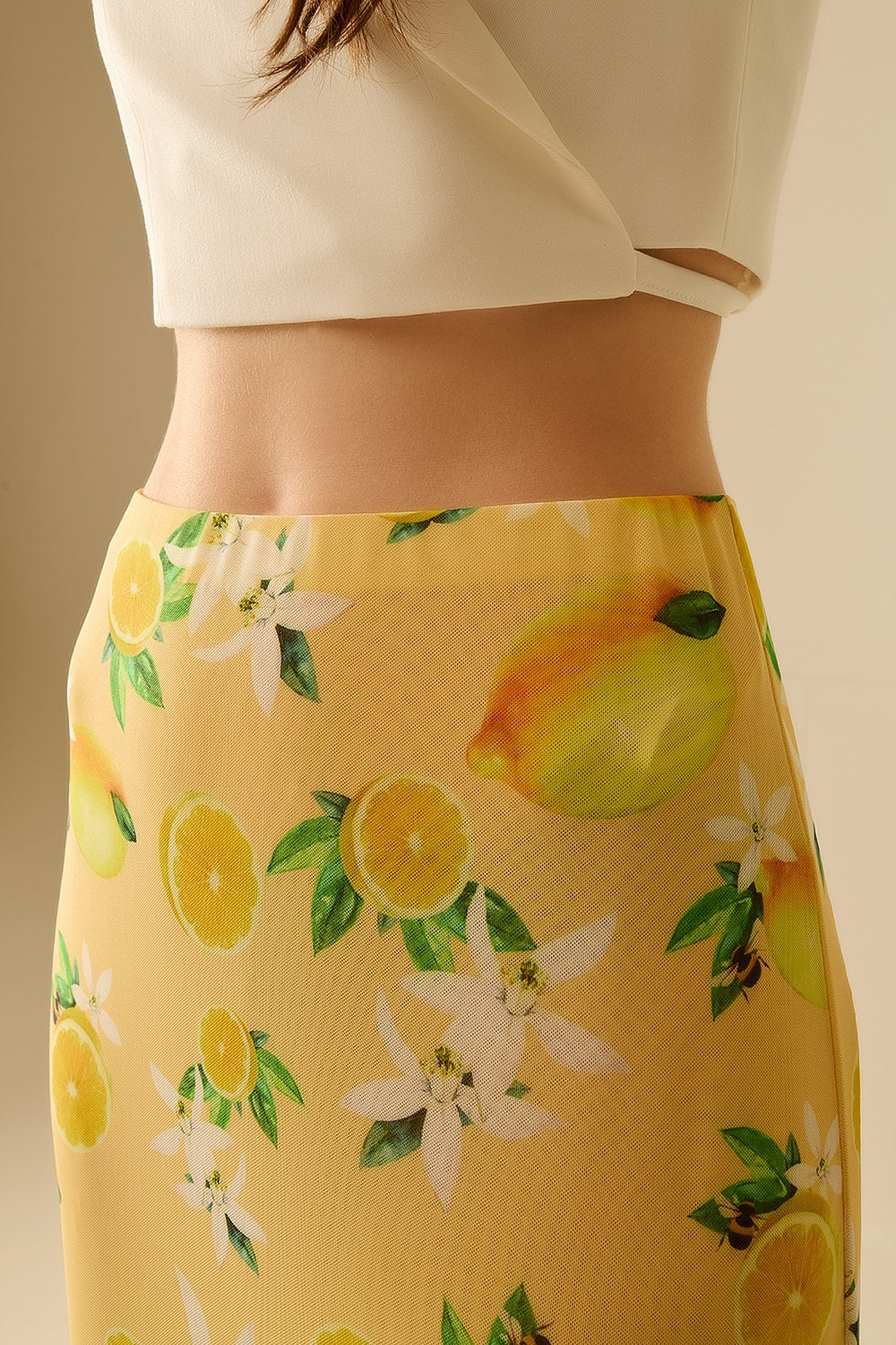 Amarillo Falda midi ajustada con estampado de limón en tejido de malla Q2