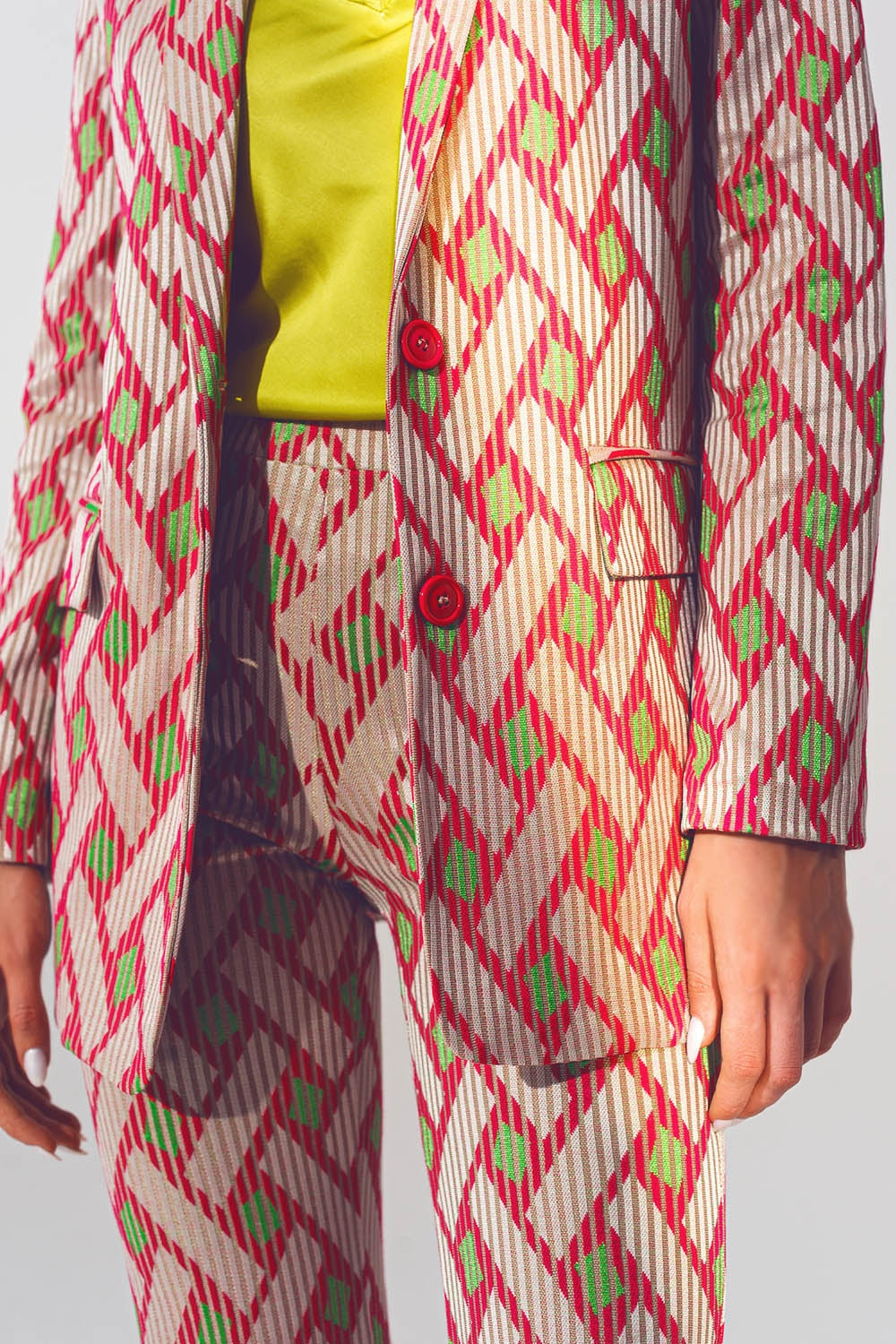 Americana rosa con estampado geométrico Q2