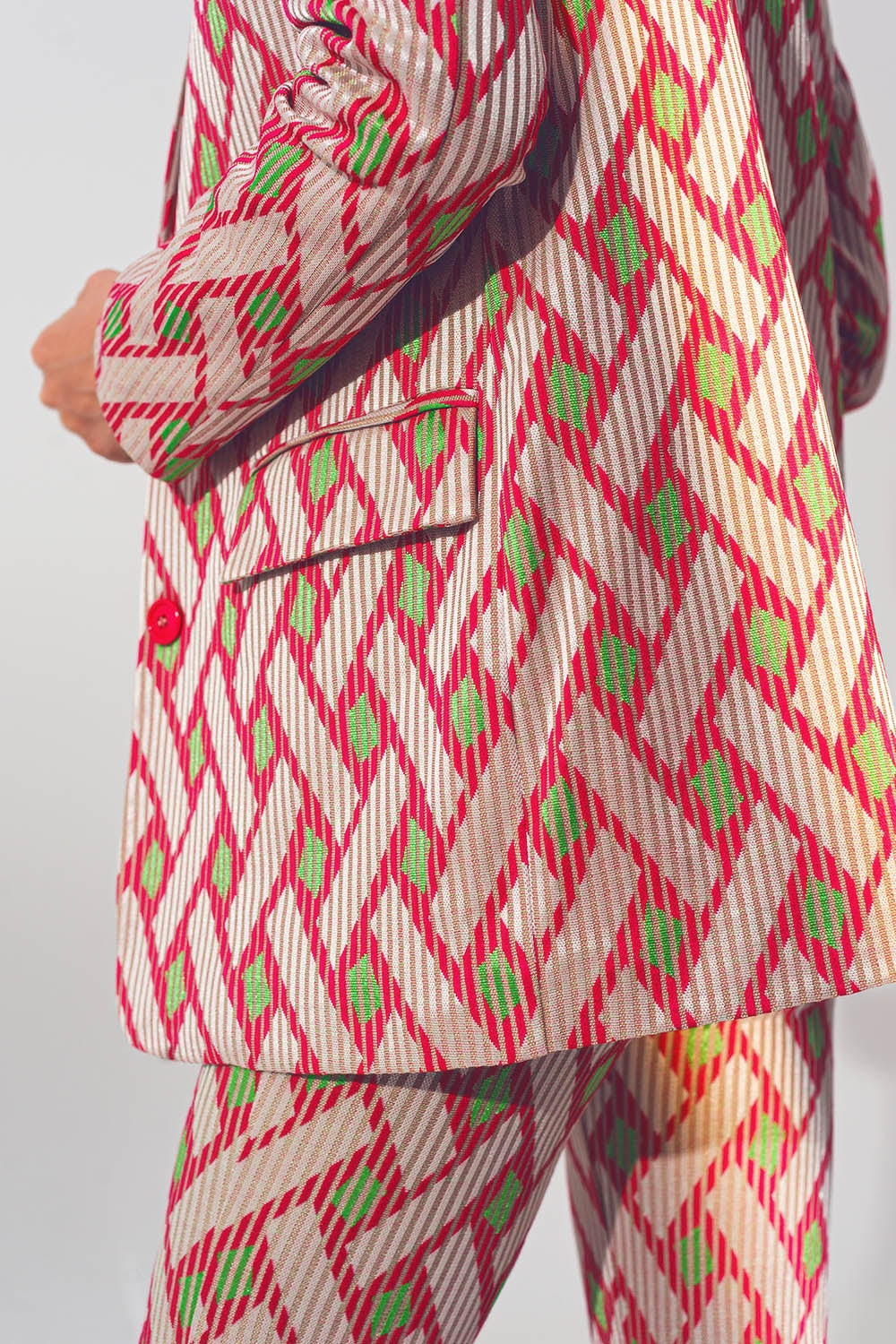 Americana rosa con estampado geométrico Q2
