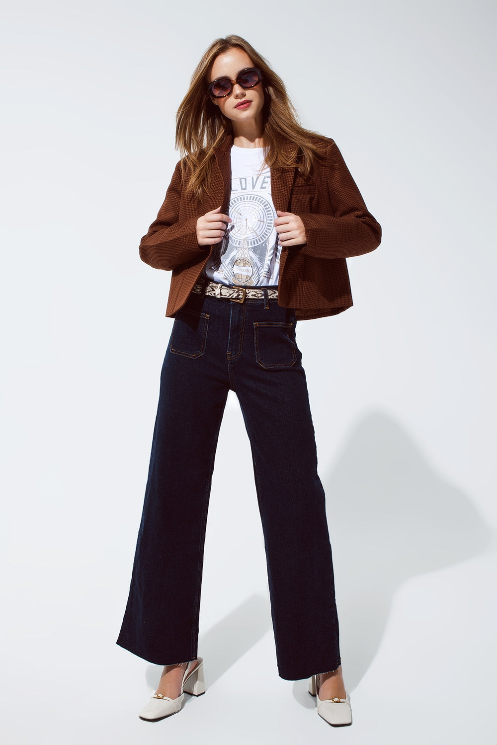 Blazer corta extragrande diseño de Vichy y detalles metálicos en marrón Q2