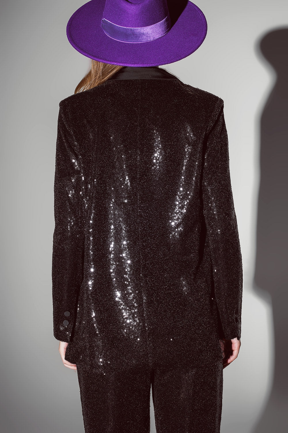 Blazer de lentejuelas negras con solapas de satén Q2
