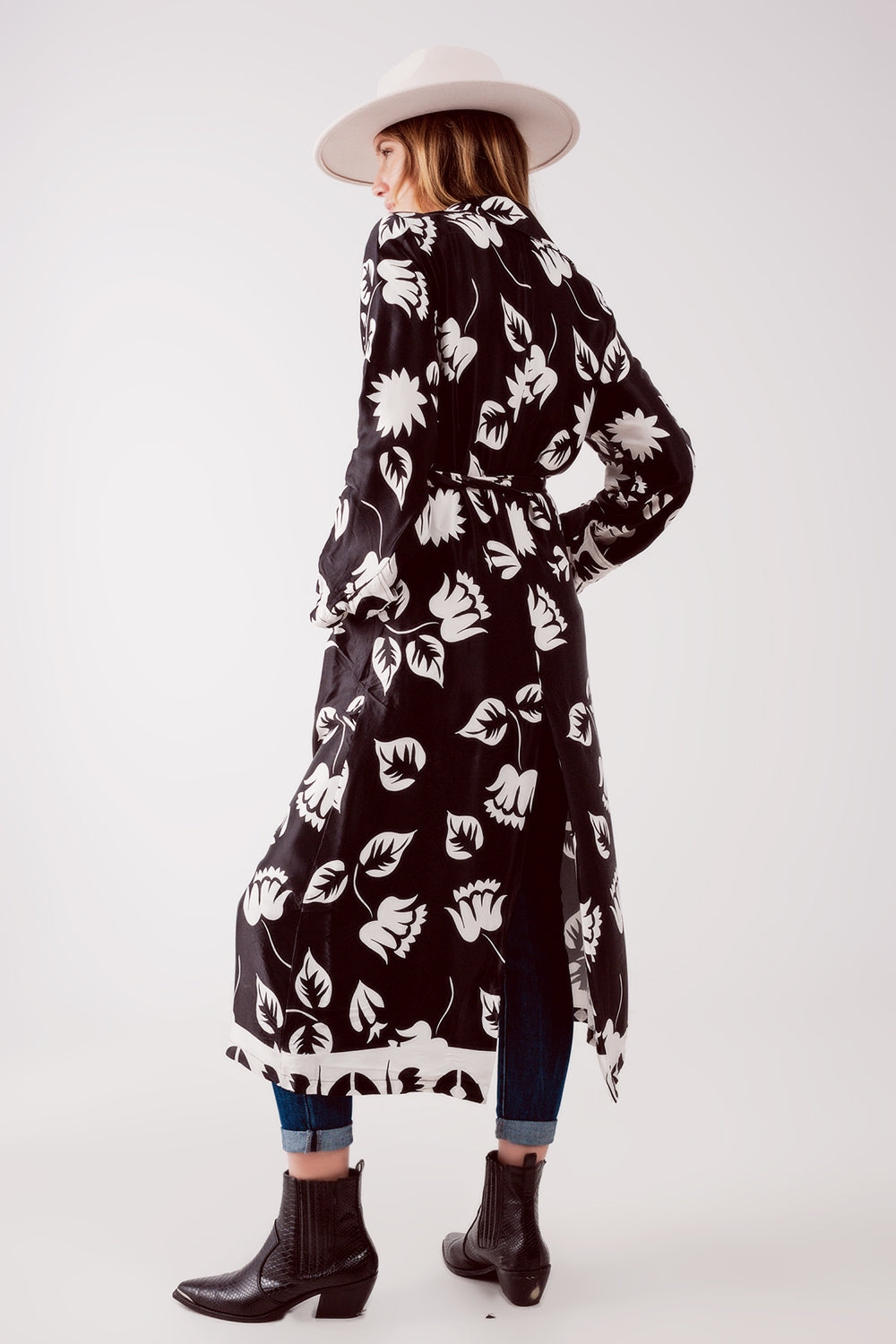 Blazer larga negra con estampado Q2