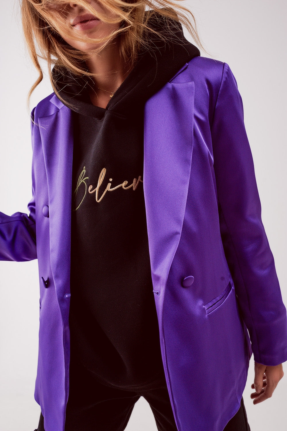 Blazer morado con doble botonadura de sastre de satén letsgotopaname
