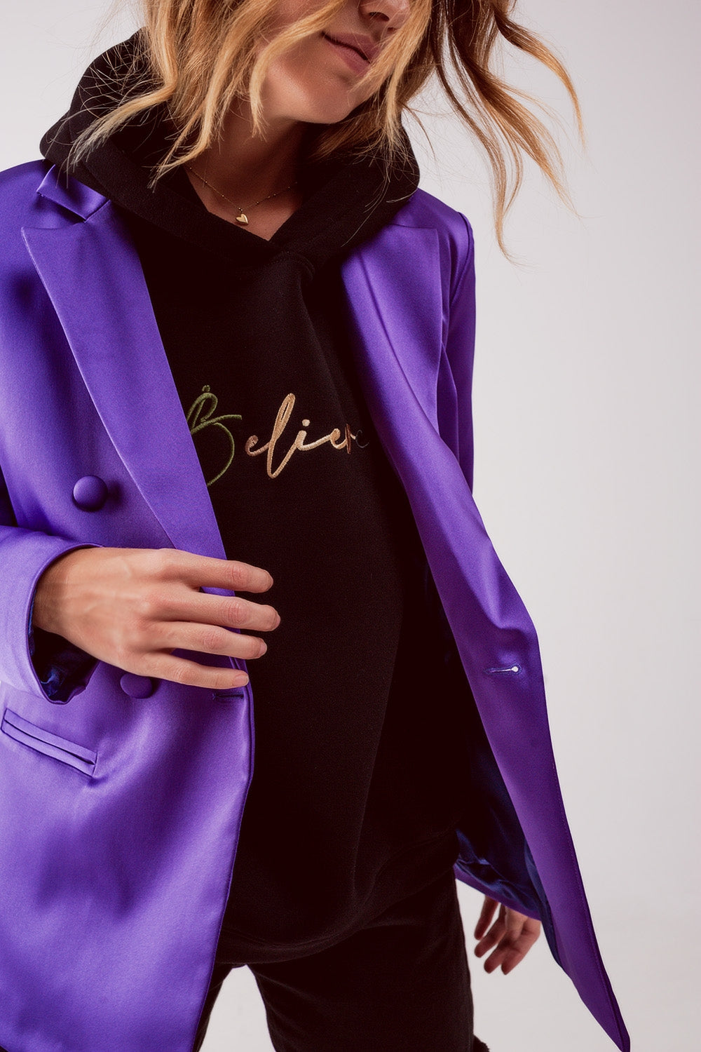 Blazer morado con doble botonadura de sastre de satén letsgotopaname