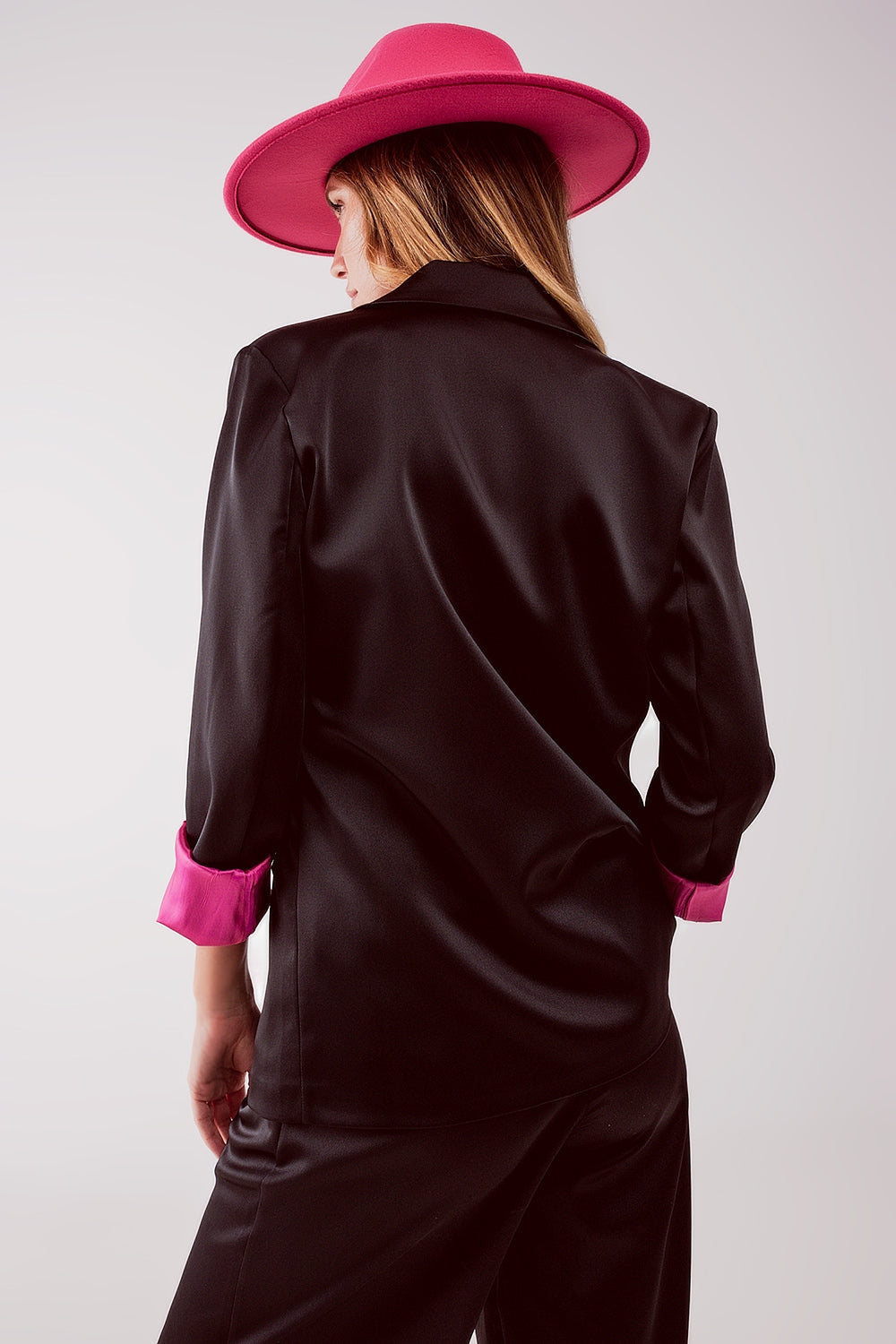 Blazer negra con doble botonadura de sastre de satén Q2