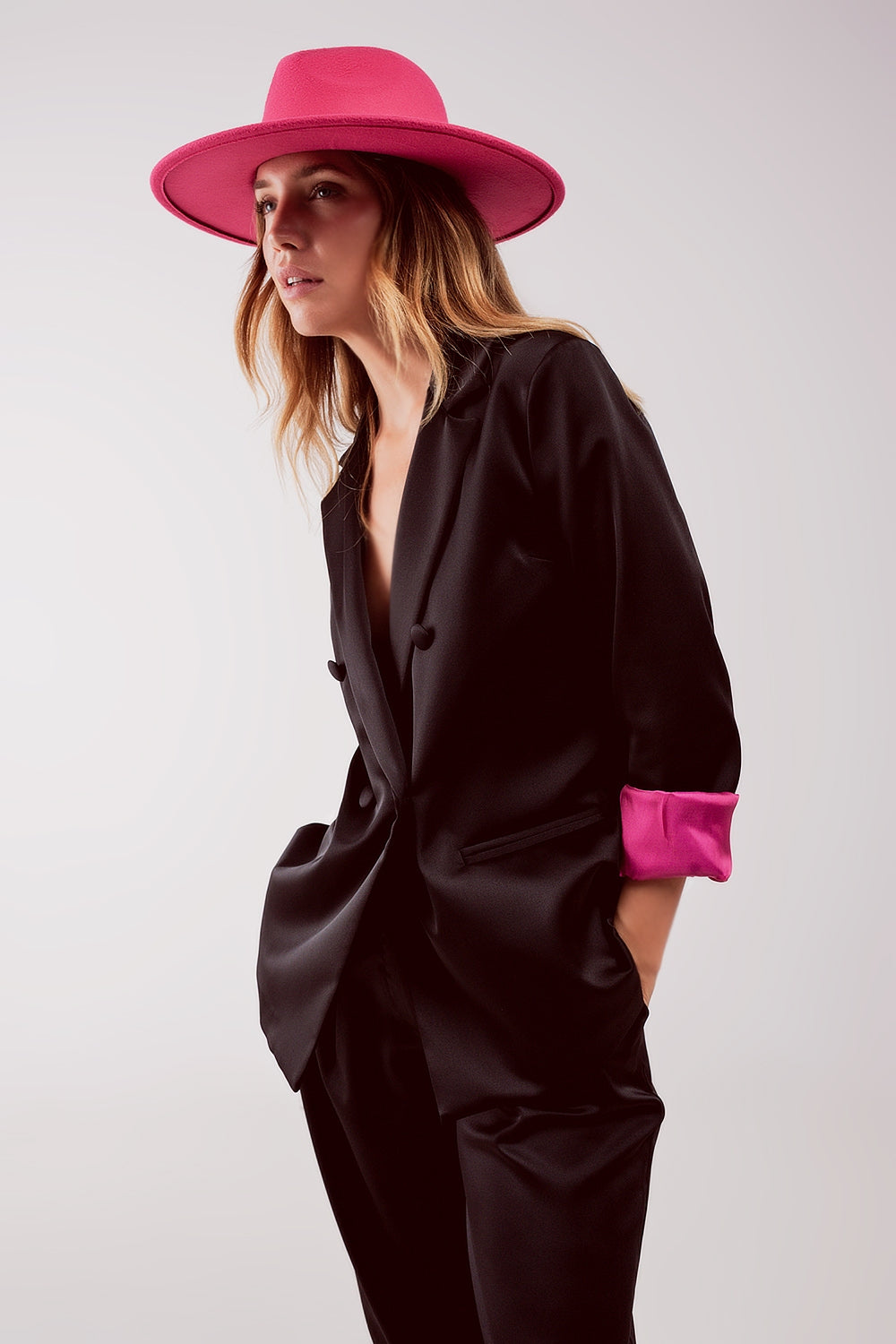 Blazer negra con doble botonadura de sastre de satén Q2