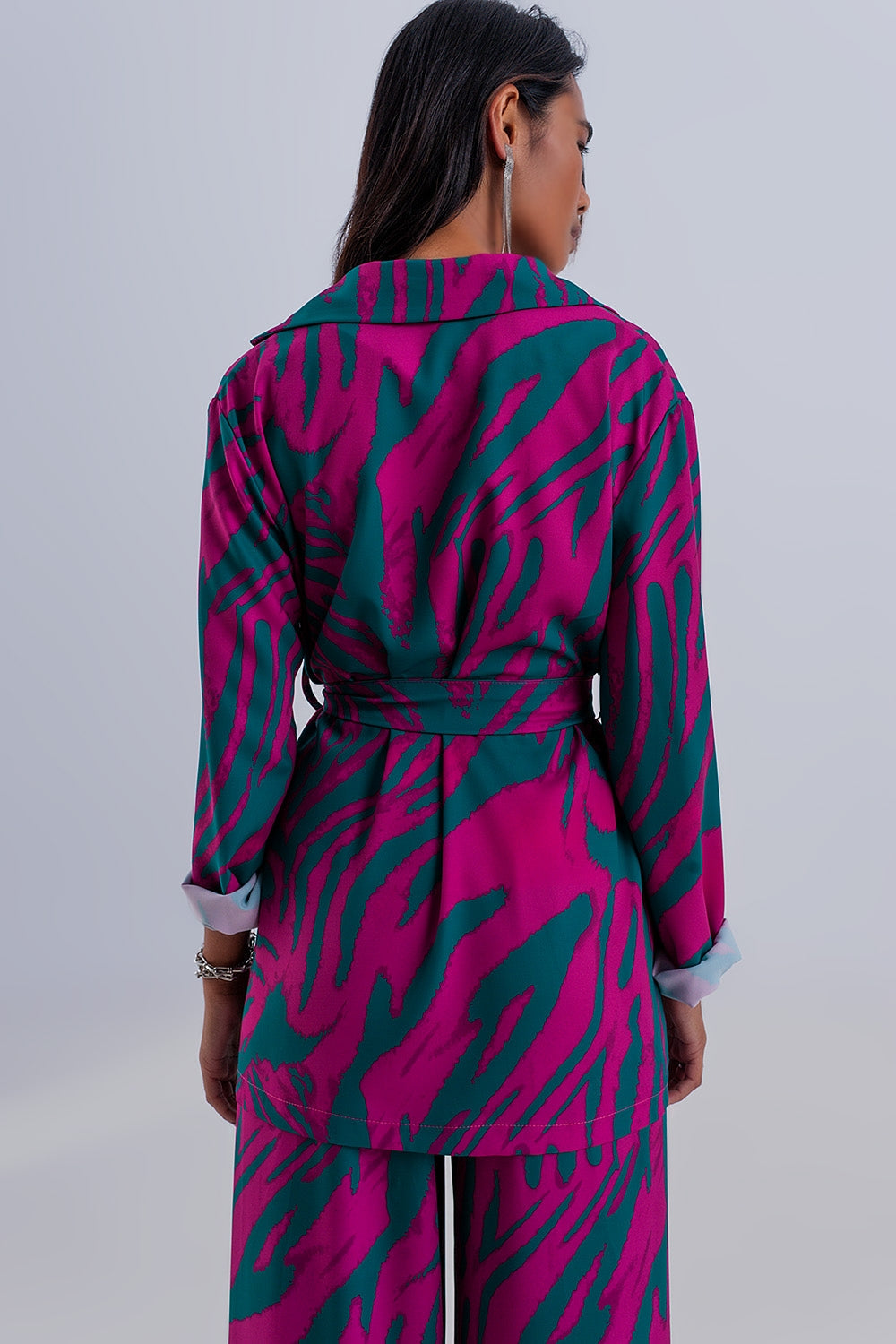 Blazer verde con cinturón con estampado animal Q2