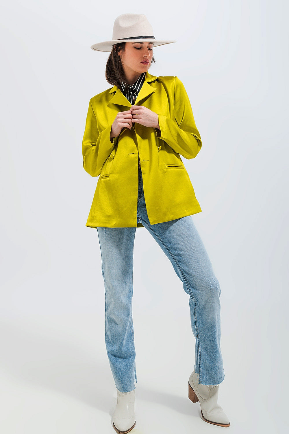 Blazer verde lima con doble botonadura de satén Q2