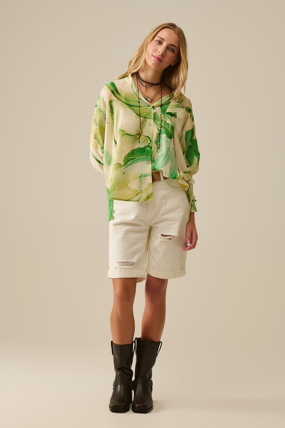 Blusa abotonada con estampado de acuarela en verde Q2