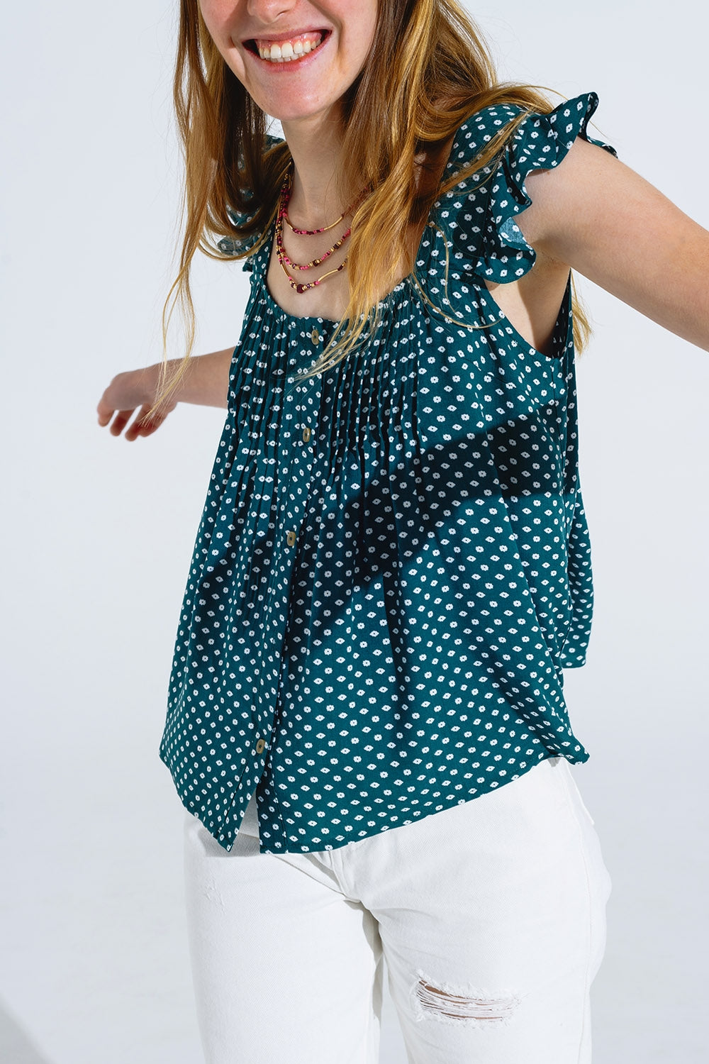 Blusa abotonada de manga corta con volantes y estampado de flores en verde Q2