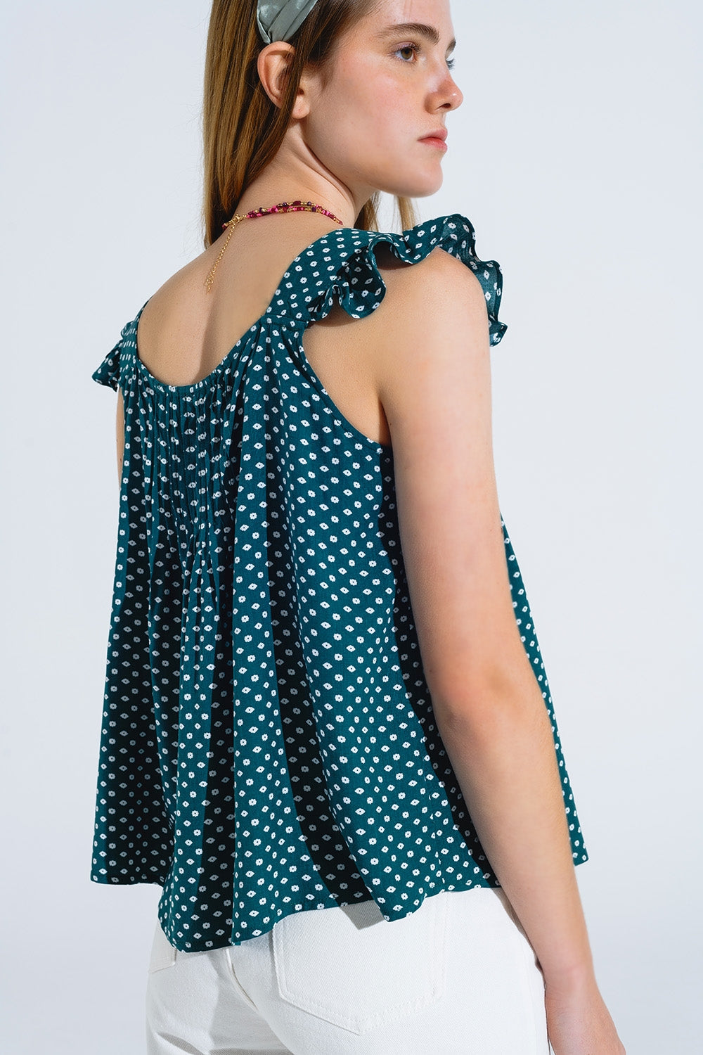 Blusa abotonada de manga corta con volantes y estampado de flores en verde Q2