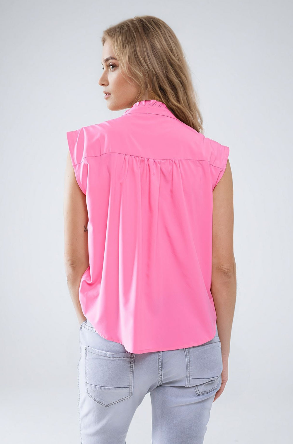 Blusa abotonada rosa sin mangas con cuello mao Q2