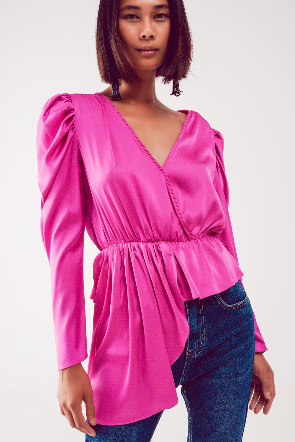 Blusa asimétrica con mangas abullonadas en fucsia Q2