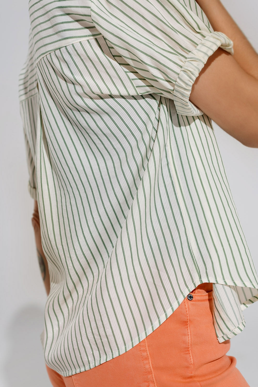 Blusa Blanca A Rayas Con Logo Love En Pecho Q2