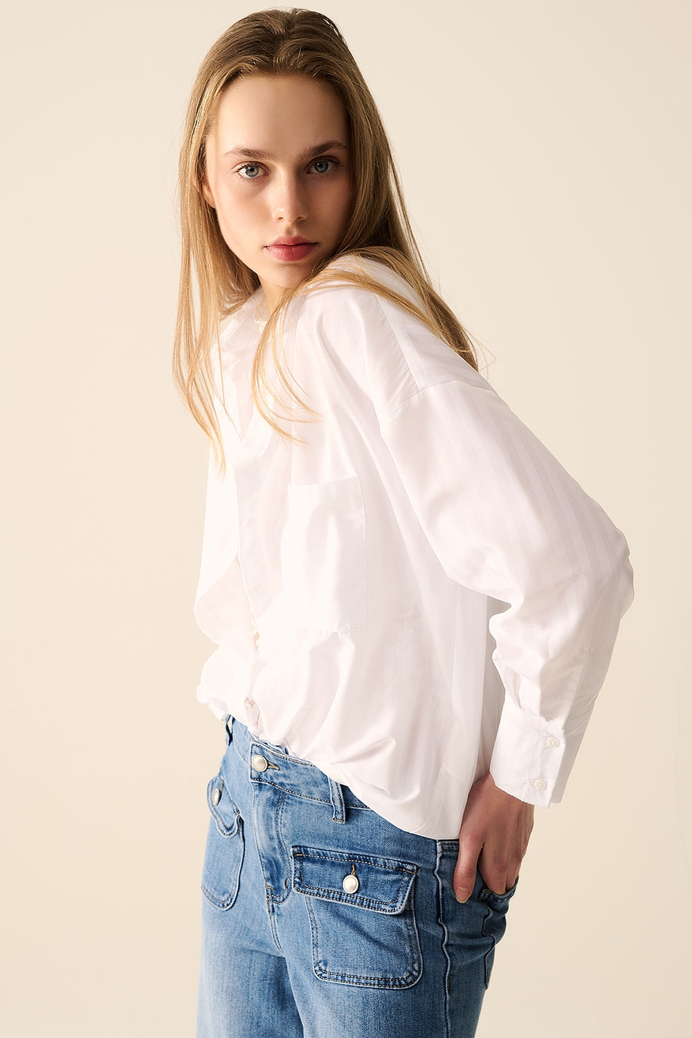 Blusa blanca a rayas relajada Q2