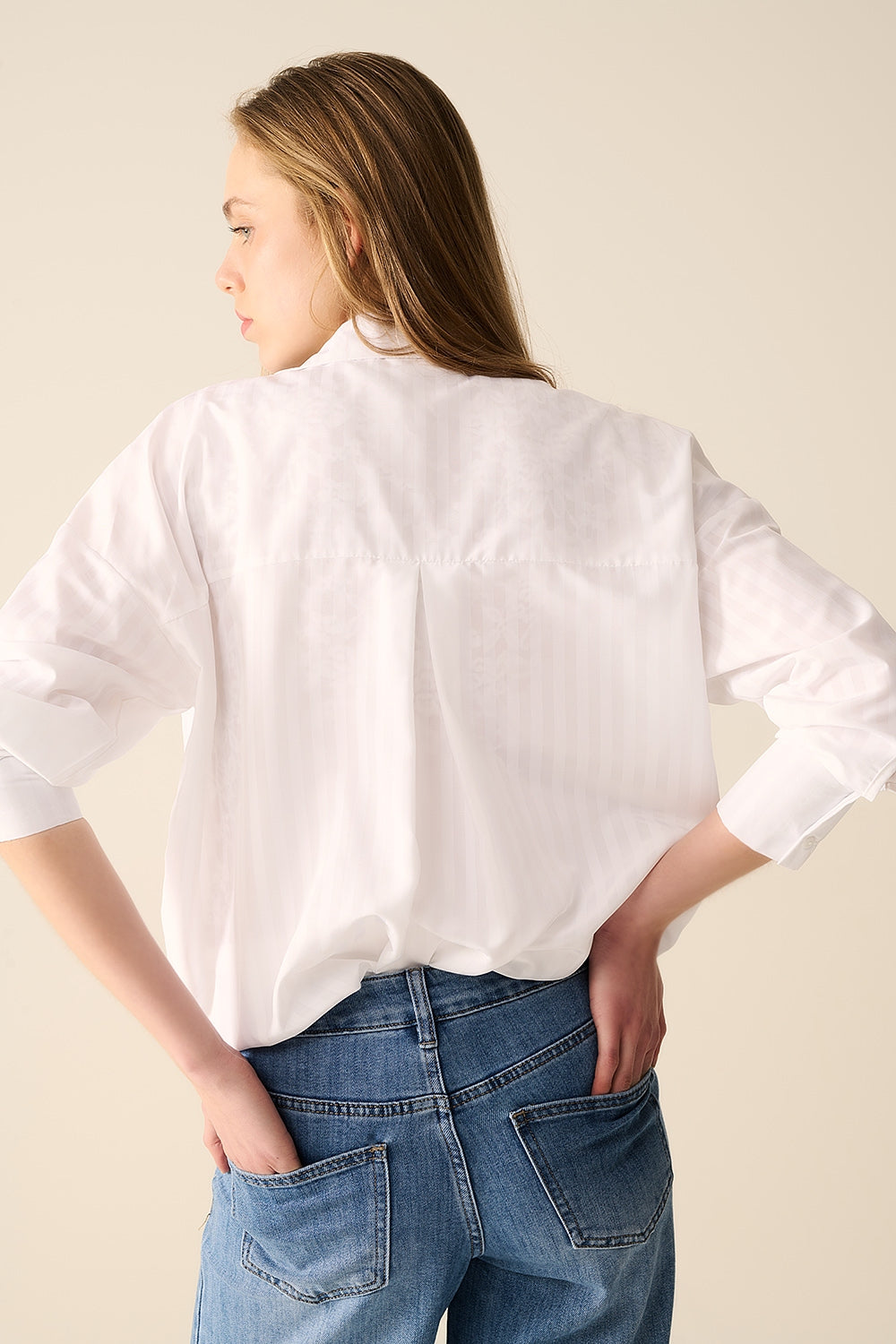 Blusa blanca a rayas relajada Q2