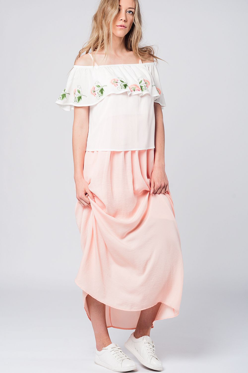 Blusa blanca con volante Q2