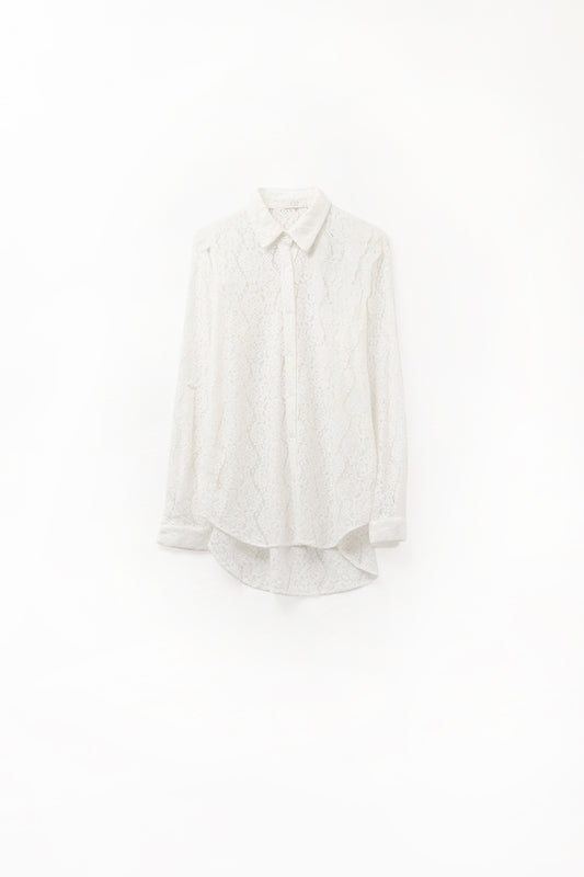 Q2 Blusa Blanca de Encaje con Botones y Dobladillo Alto-Bajo