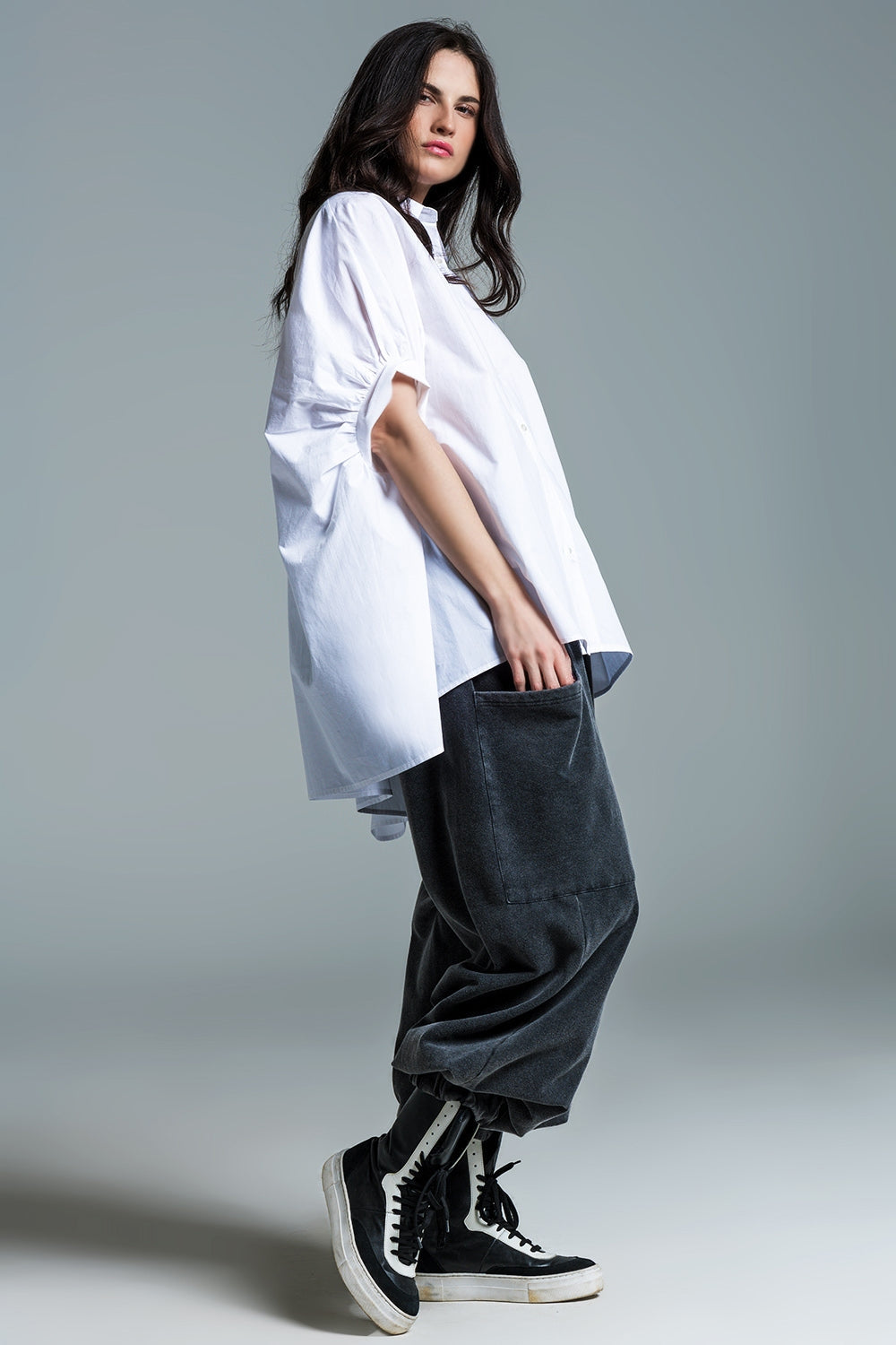 Blusa blanca oversize de manga corta Q2