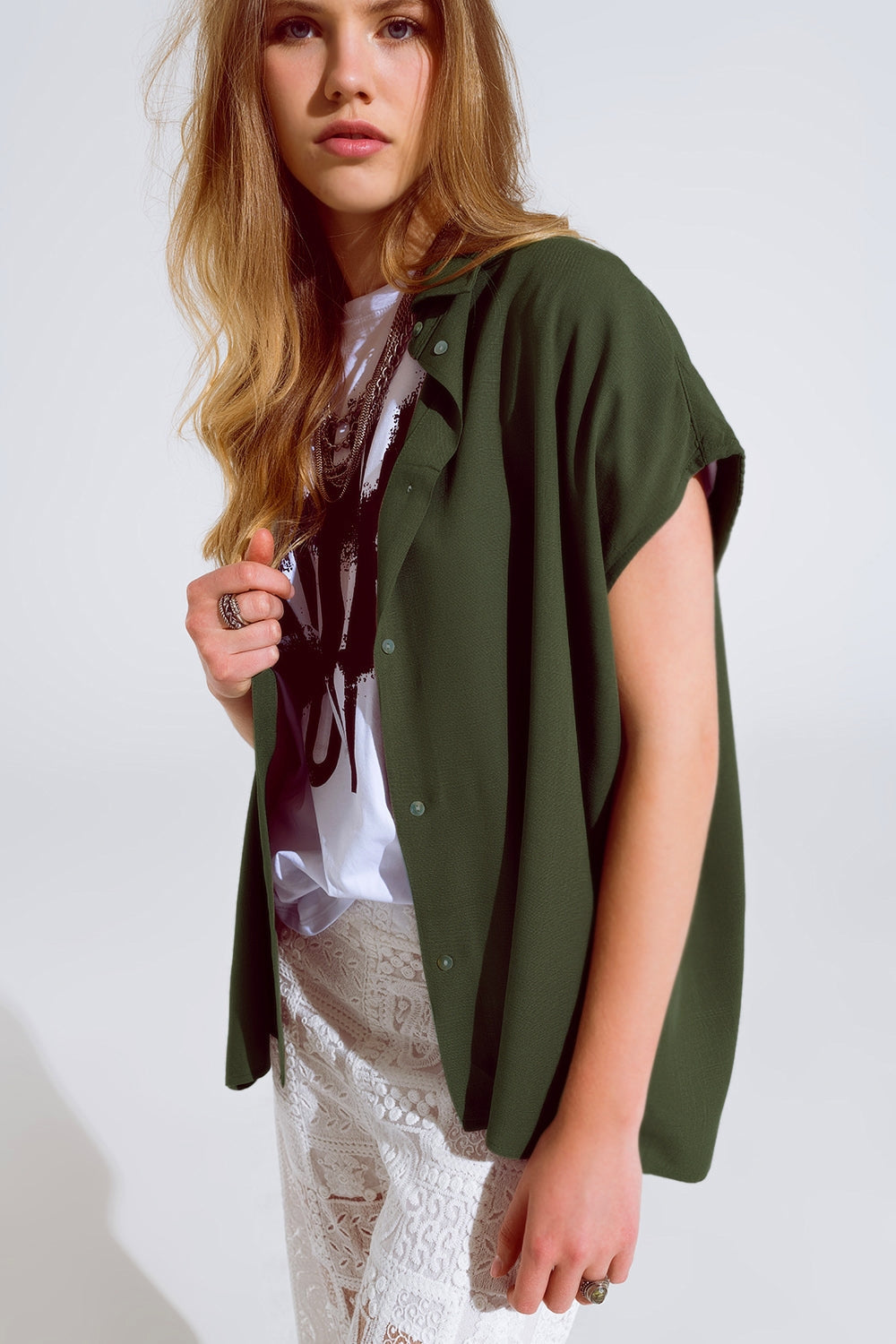 Blusa caqui abotonada con cuello polo Q2