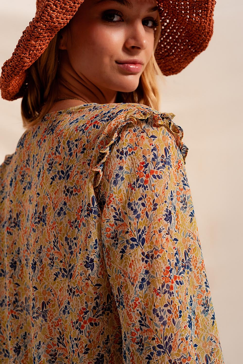 Blusa con estampado floral metalizado en verde Q2