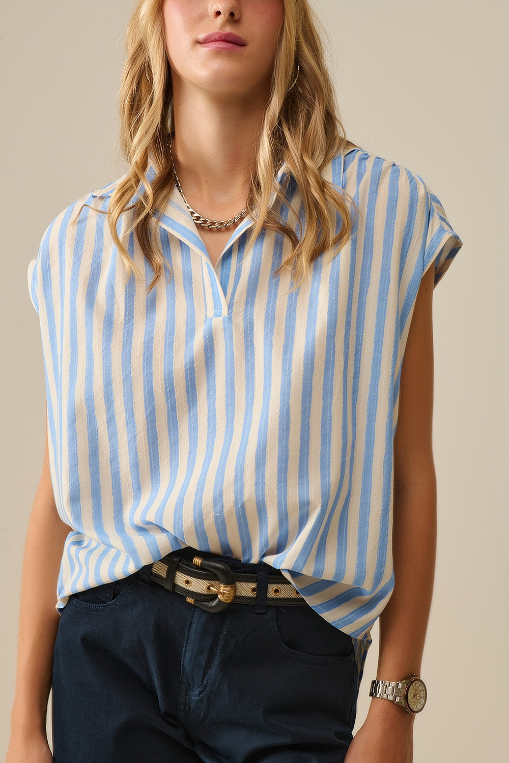Blusa de rayas con mangas caídas en azul Q2