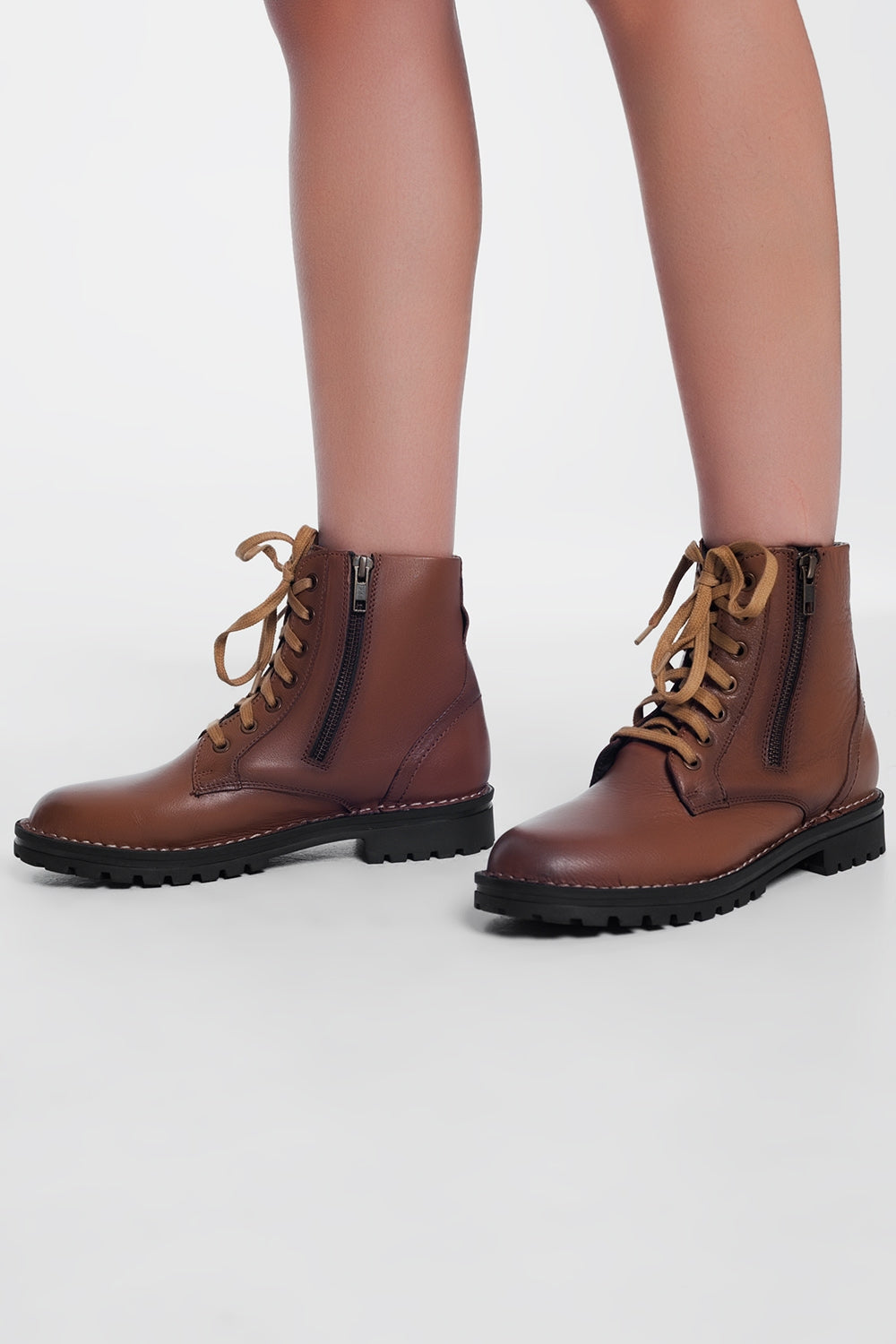 Botas militares gruesas de cuero en marron Q2