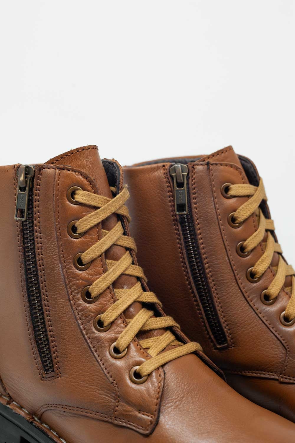 Botas militares gruesas de cuero en marron Q2