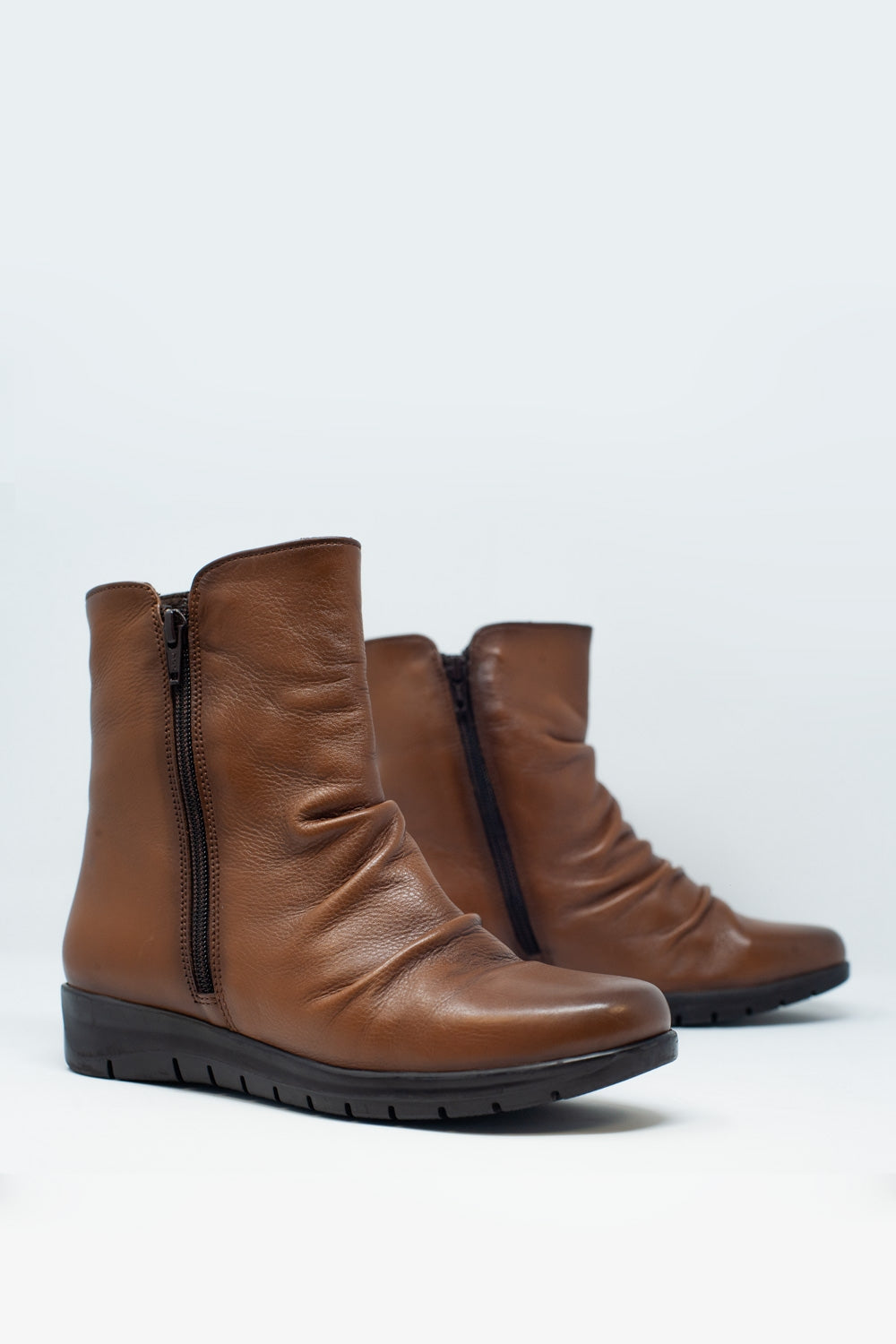 Botines planos de cuero en marron Q2