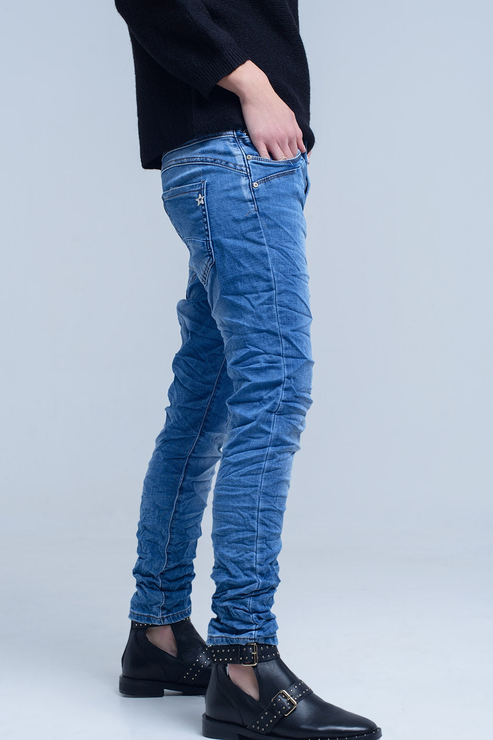 Boyfriend jean con detalle de bolsillo con cremallera Q2