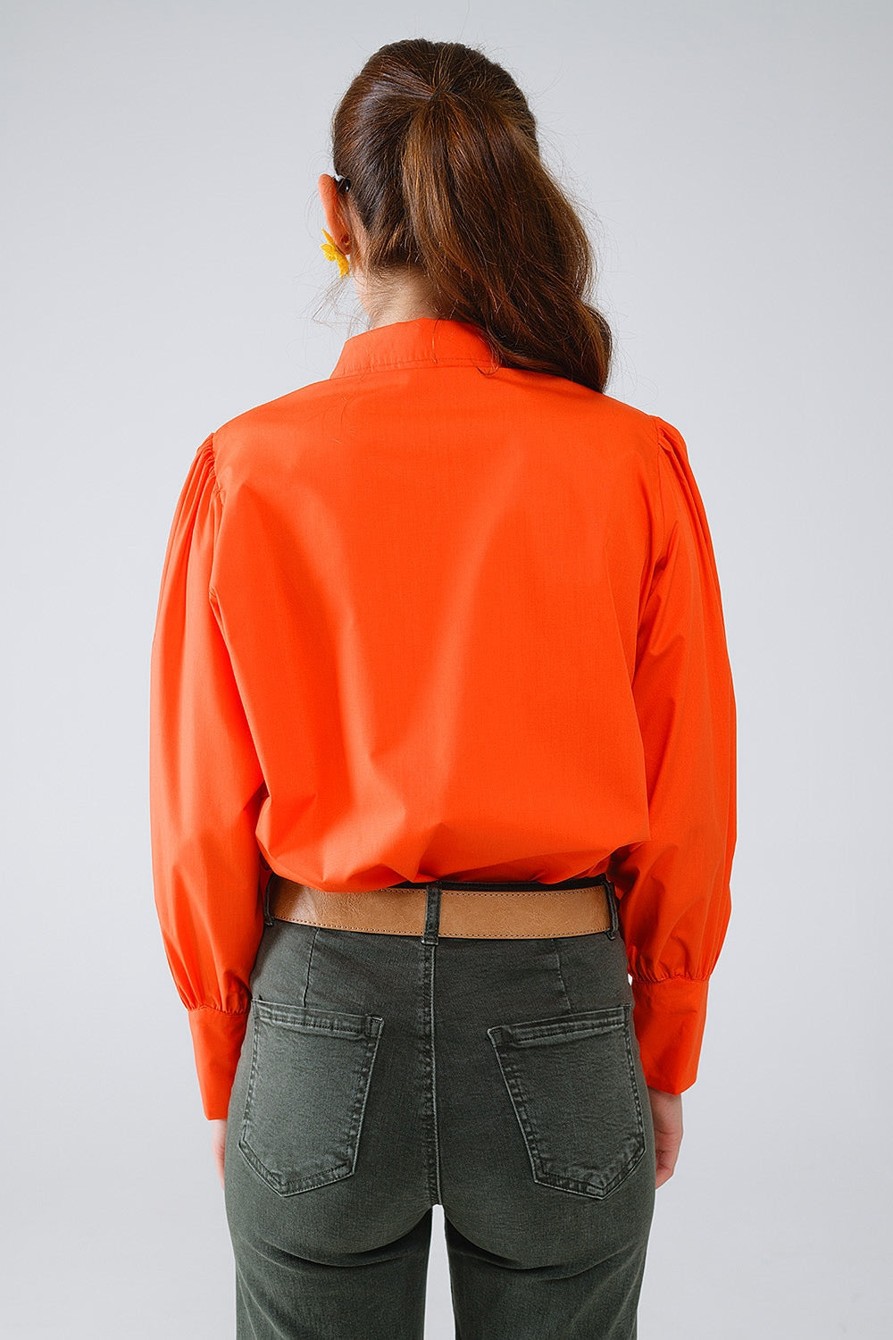 Camisa básica de popelín naranja con mangas largas globo Q2