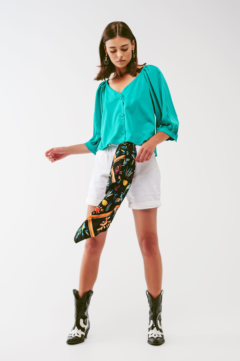 Camisa corta con botones en verde Q2