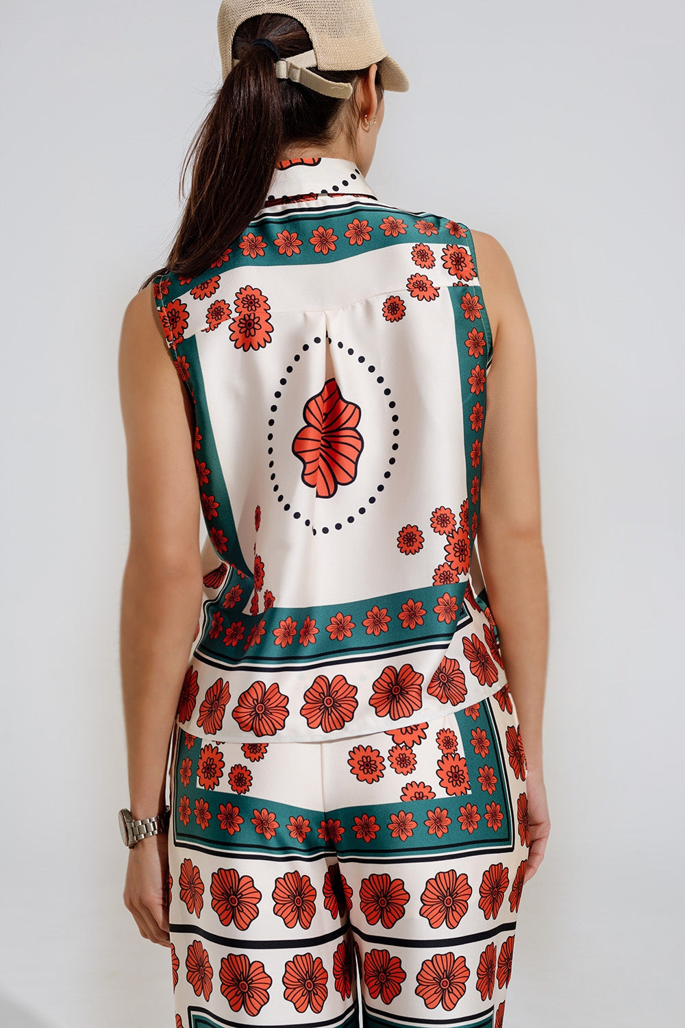 Camisa Crema Sin Mangas Con Diseño Floral Q2