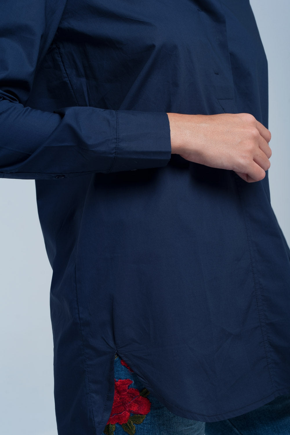 Camisa de color azul oscuro Q2