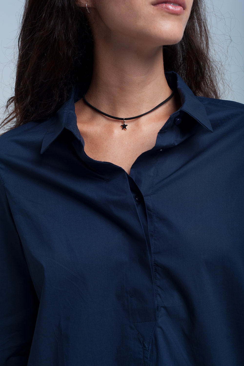 Camisa de color azul oscuro Q2