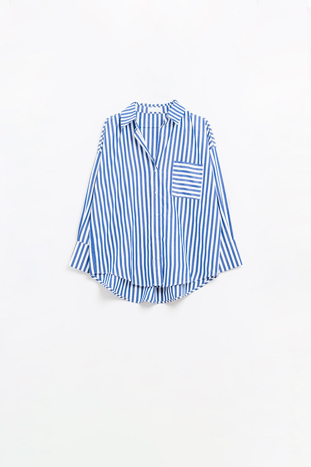 Camisa de popelina con rayas verticales en color azul y bolsillo en el pecho Q2