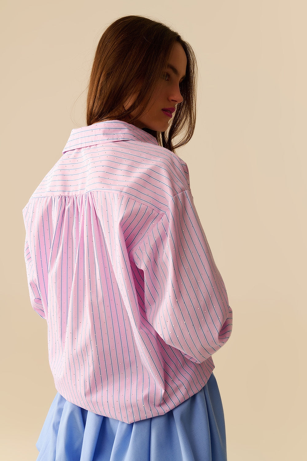 Camisa de popelina rosa a rayas adornada con strass Q2