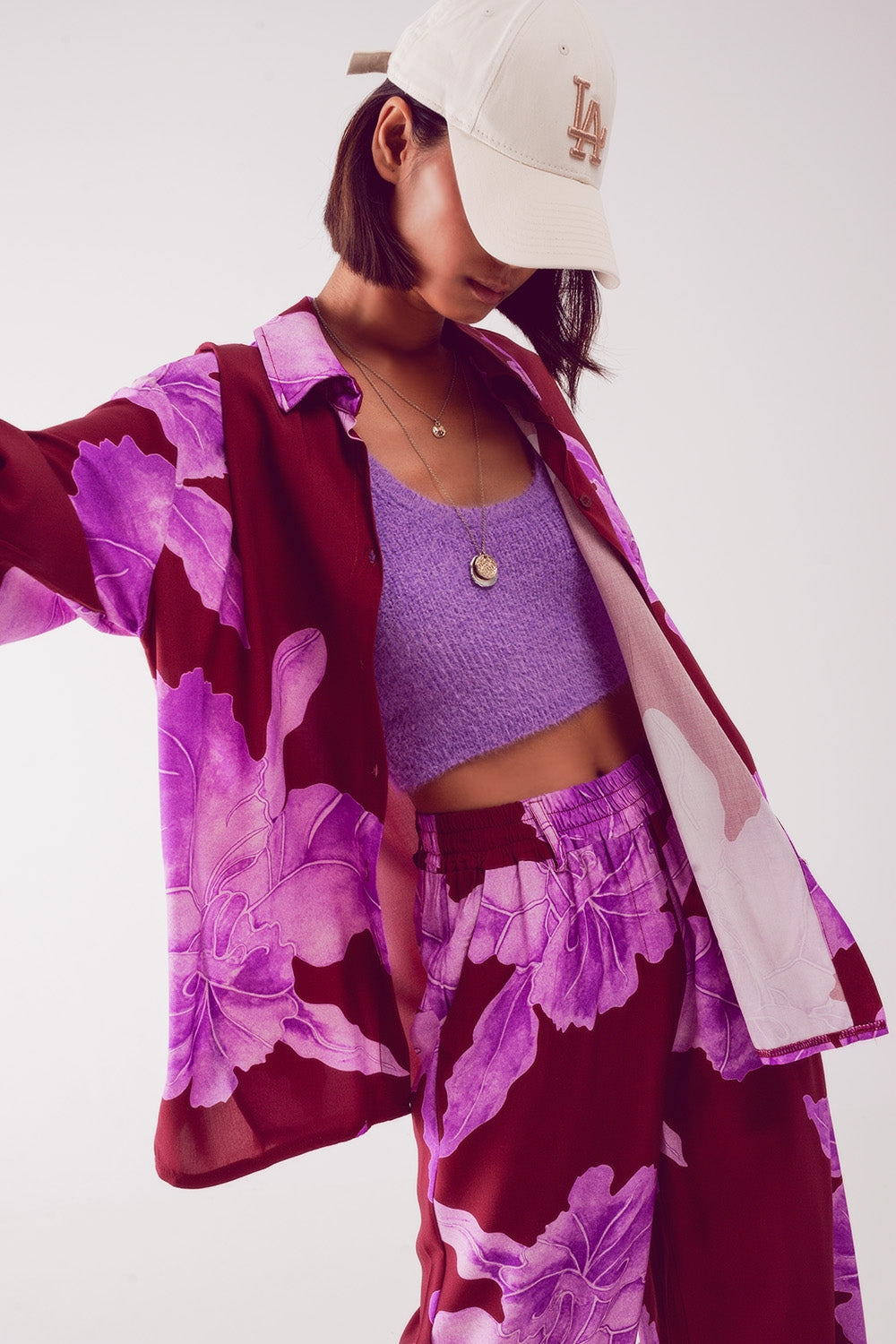 Camisa de Saten en color fucsia con gran estampado floral Q2