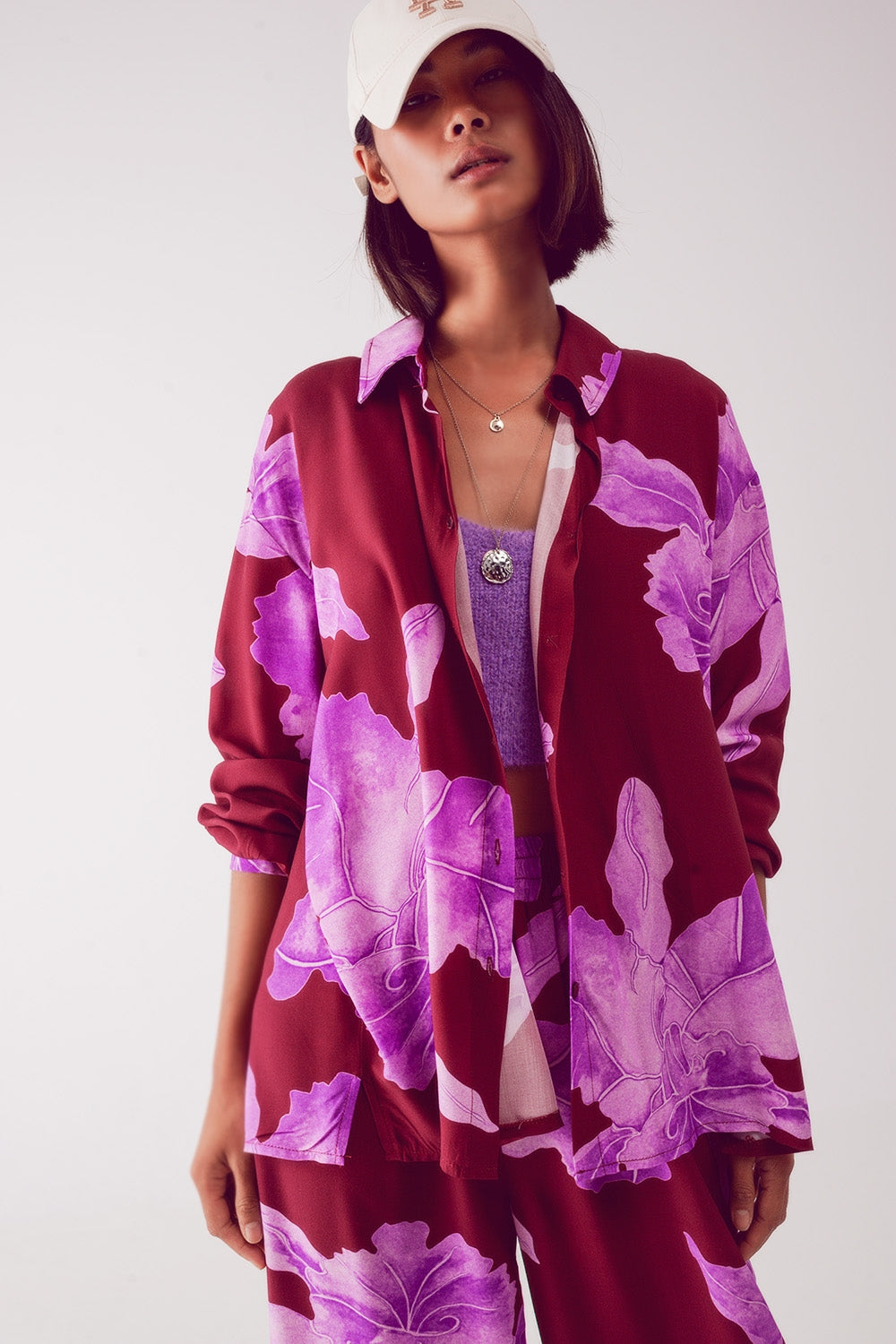 Camisa de Saten en color fucsia con gran estampado floral Q2