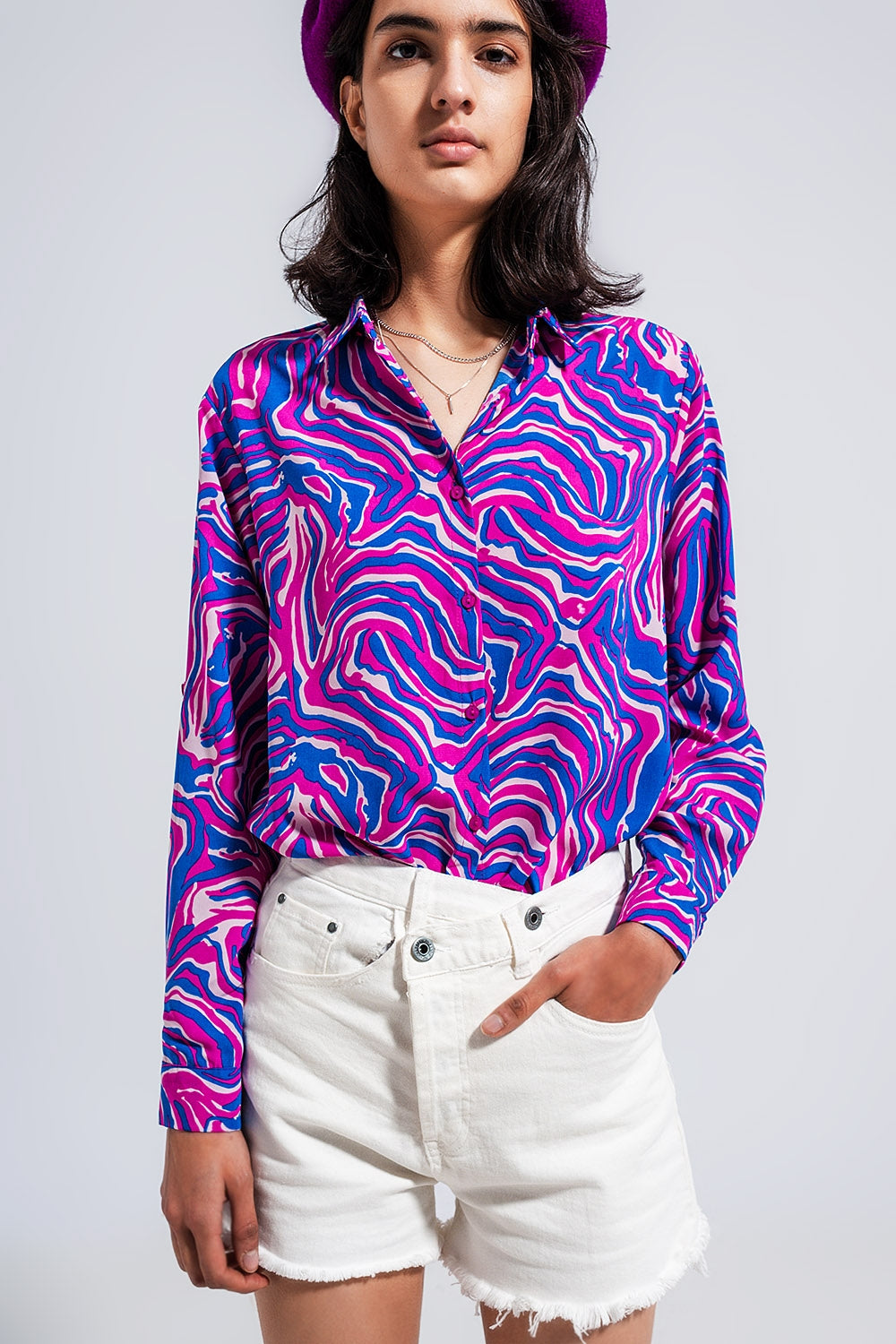 Camisa fluida en tonos luminosos con estampado abstracto Q2