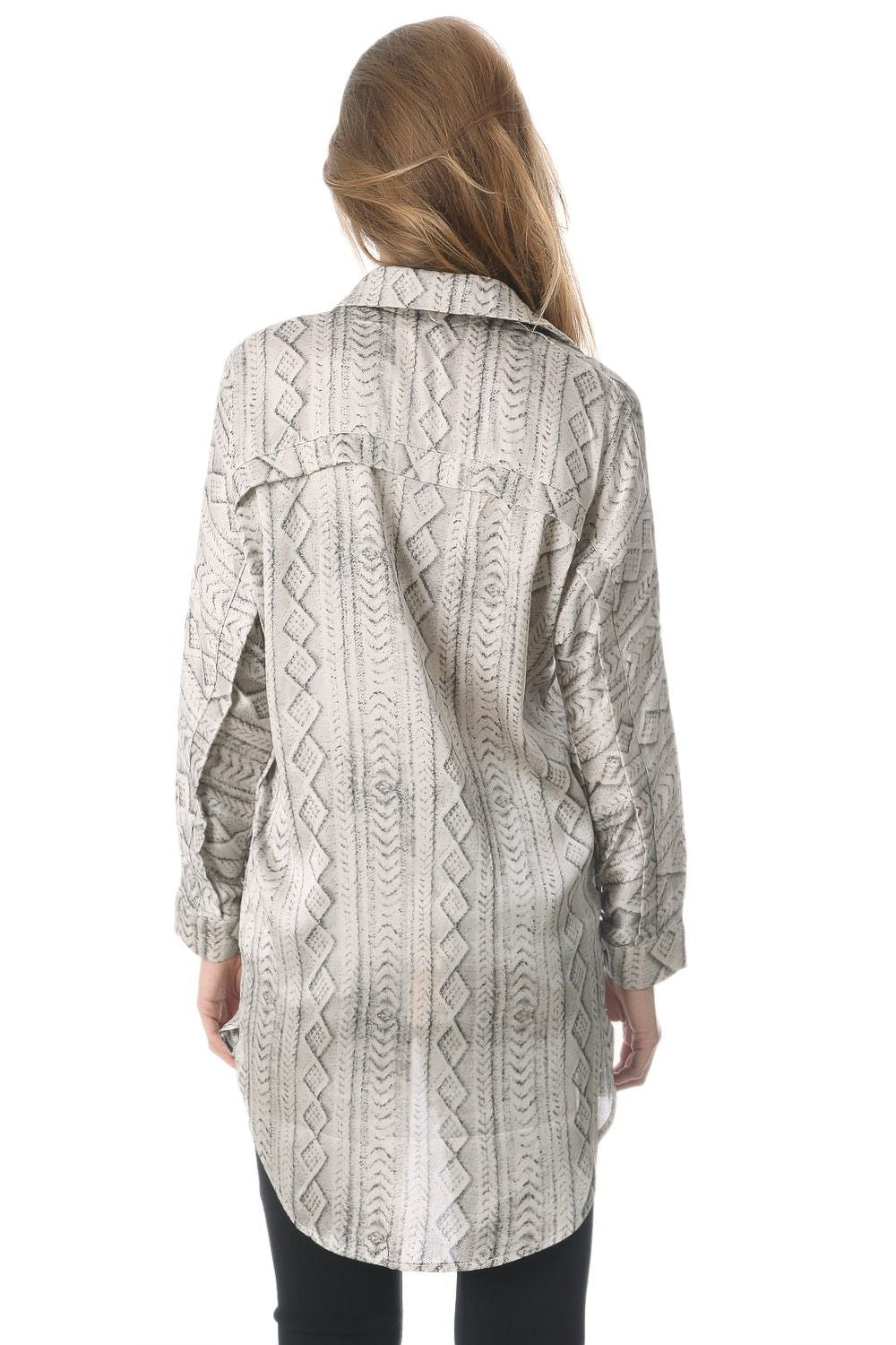 Camisa larga de raso con estampado abstracto gris Q2