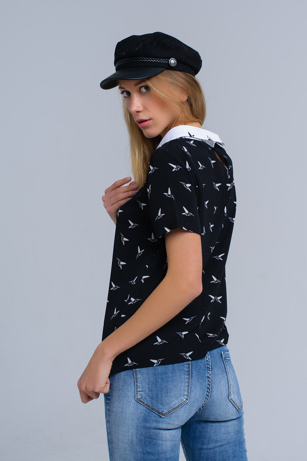 Camisa negra con pájaros estampados blancos Q2