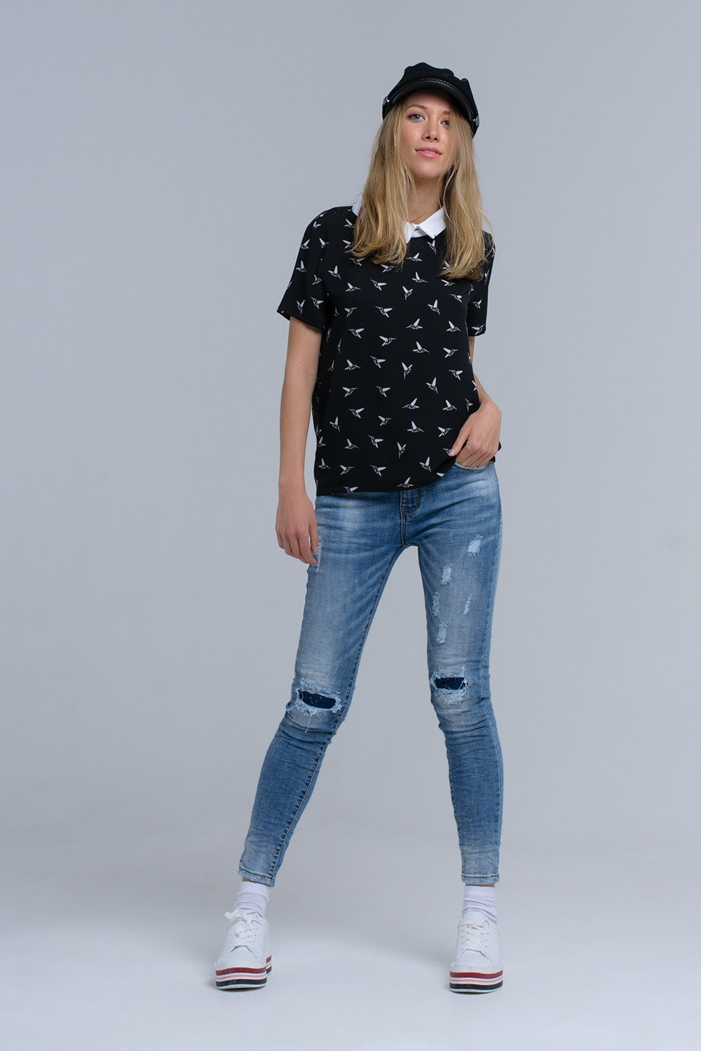 Camisa negra con pájaros estampados blancos Q2