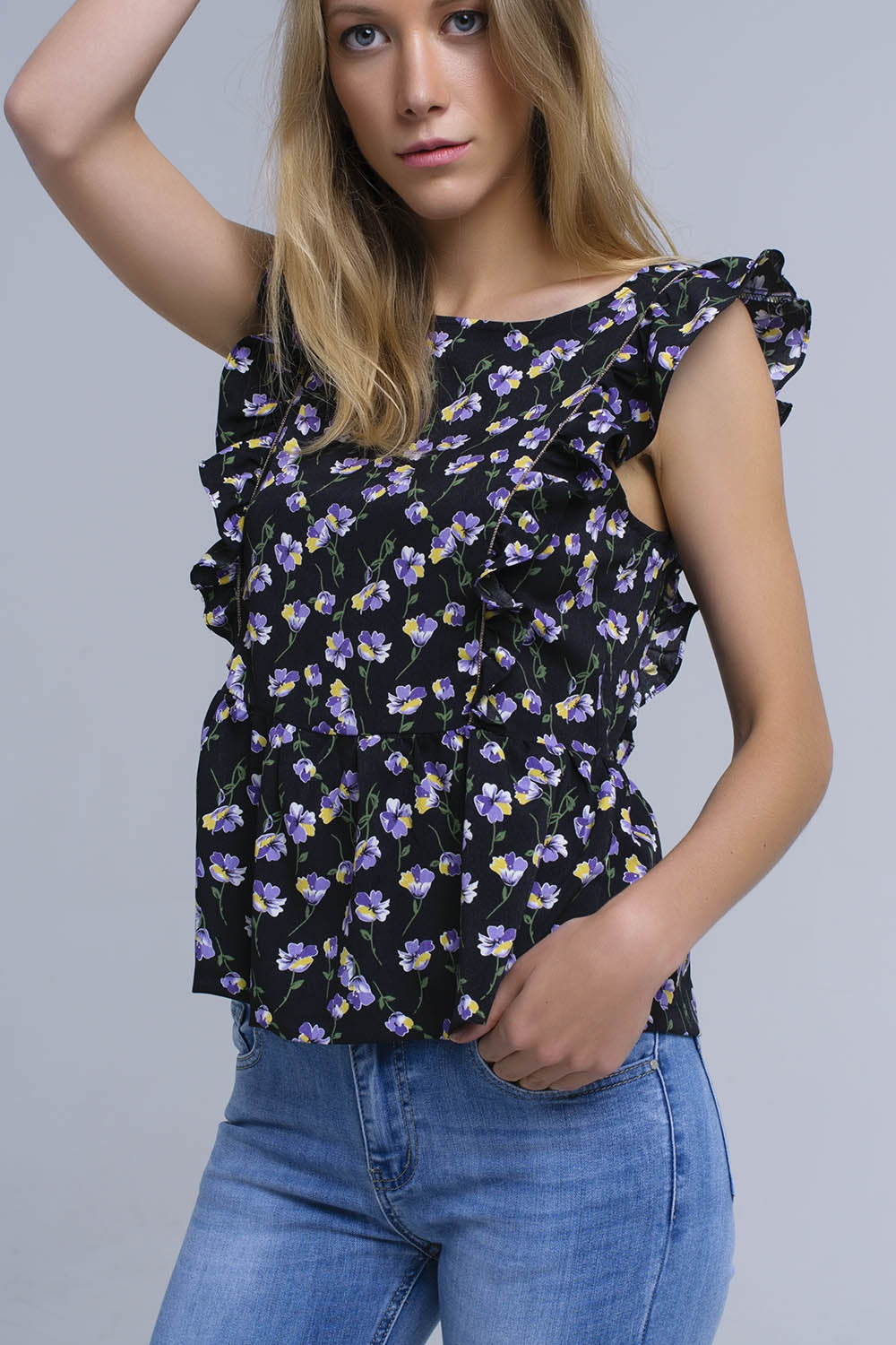 Camisa negra cruzada con volantes Q2