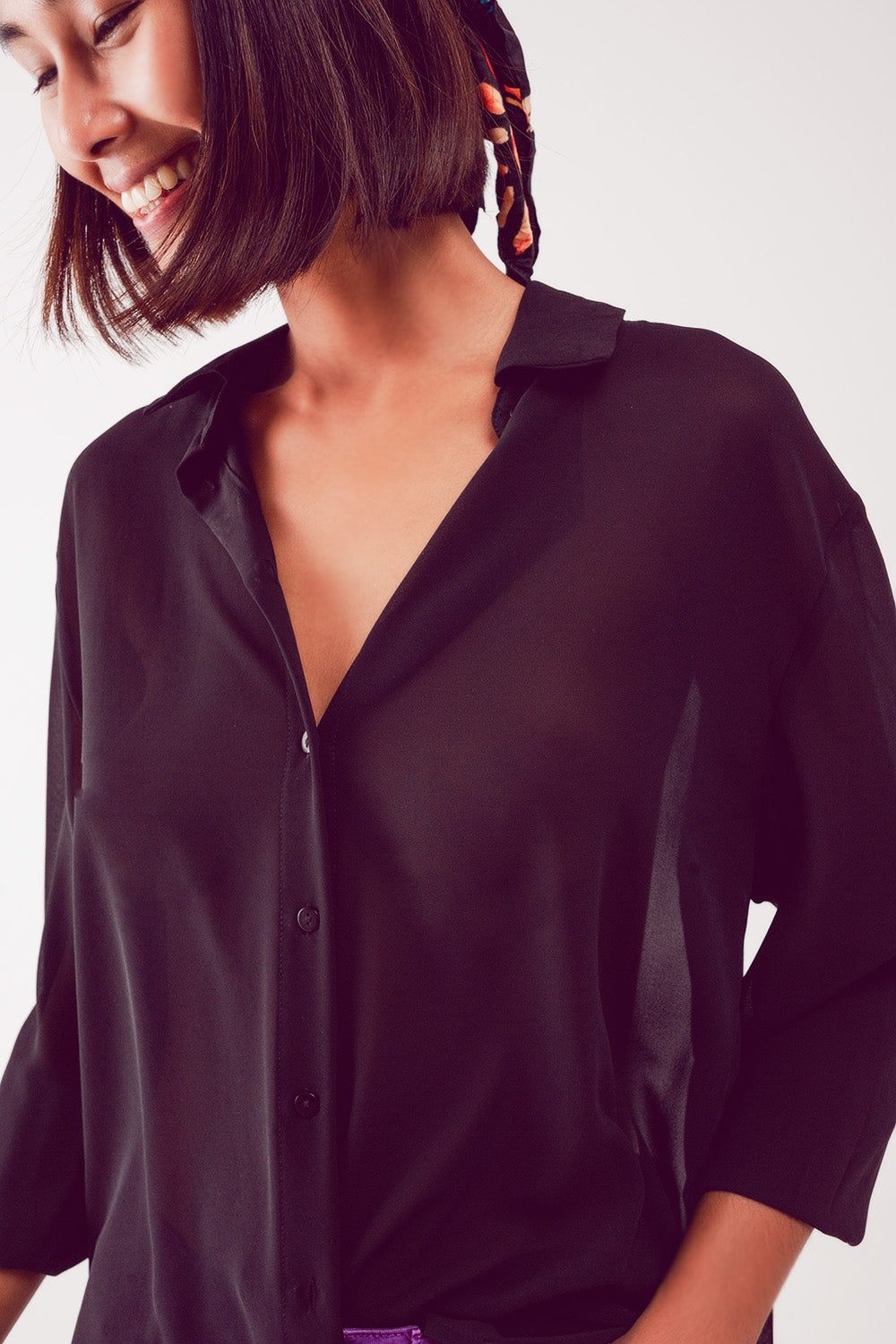 Camisa negra de chifón transparente Q2