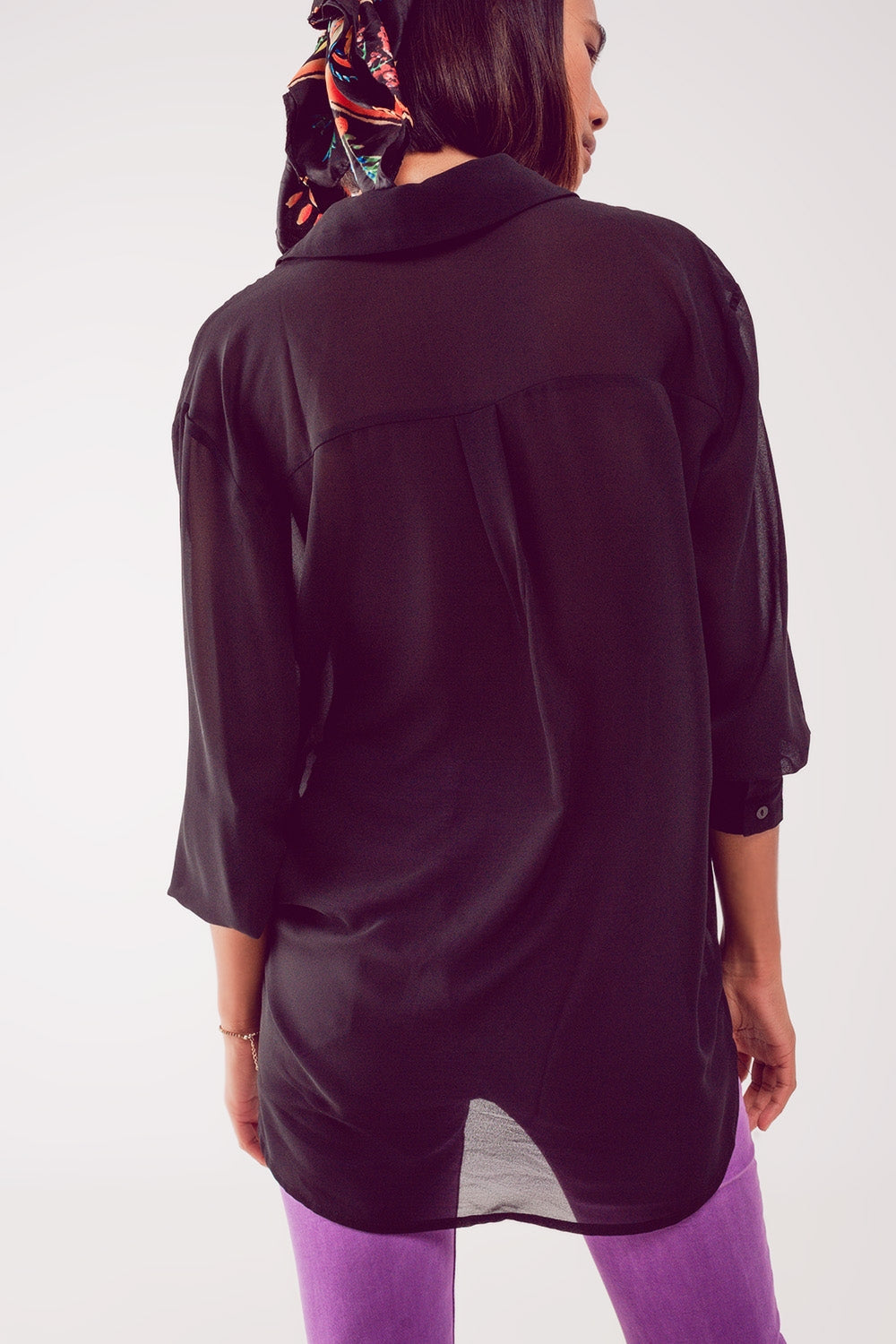Camisa negra de chifón transparente Q2