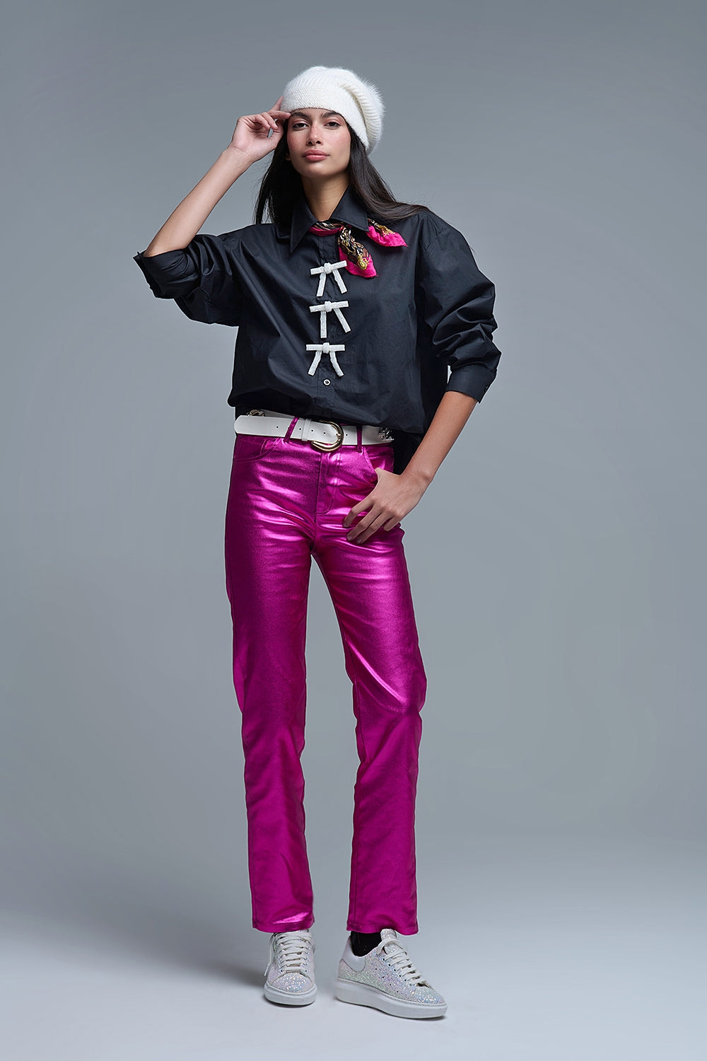 Camisa negra oversize de popelina con botones blancos de cuentas Q2