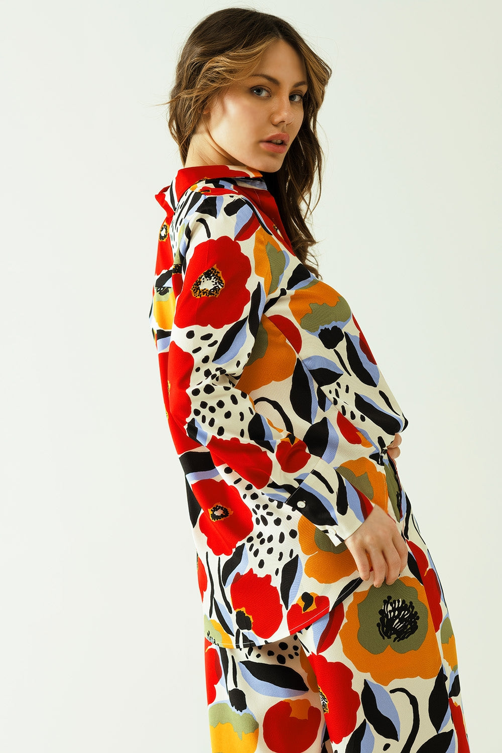 camisa oversize con dibujos de amapolas y cierre de botones Q2