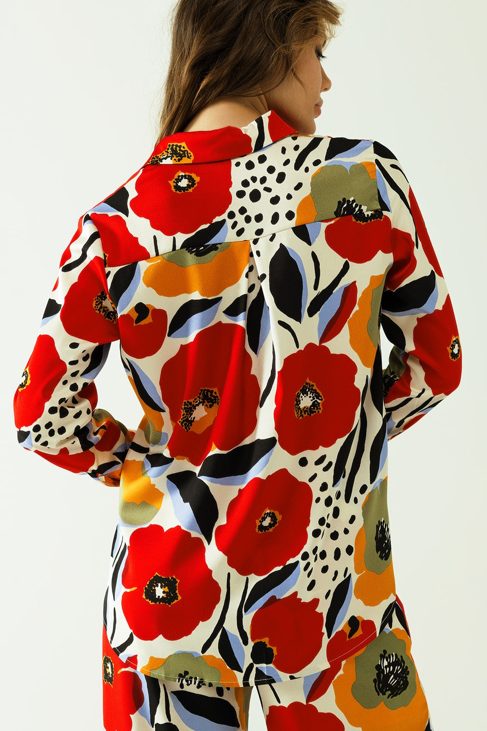 camisa oversize con dibujos de amapolas y cierre de botones Q2
